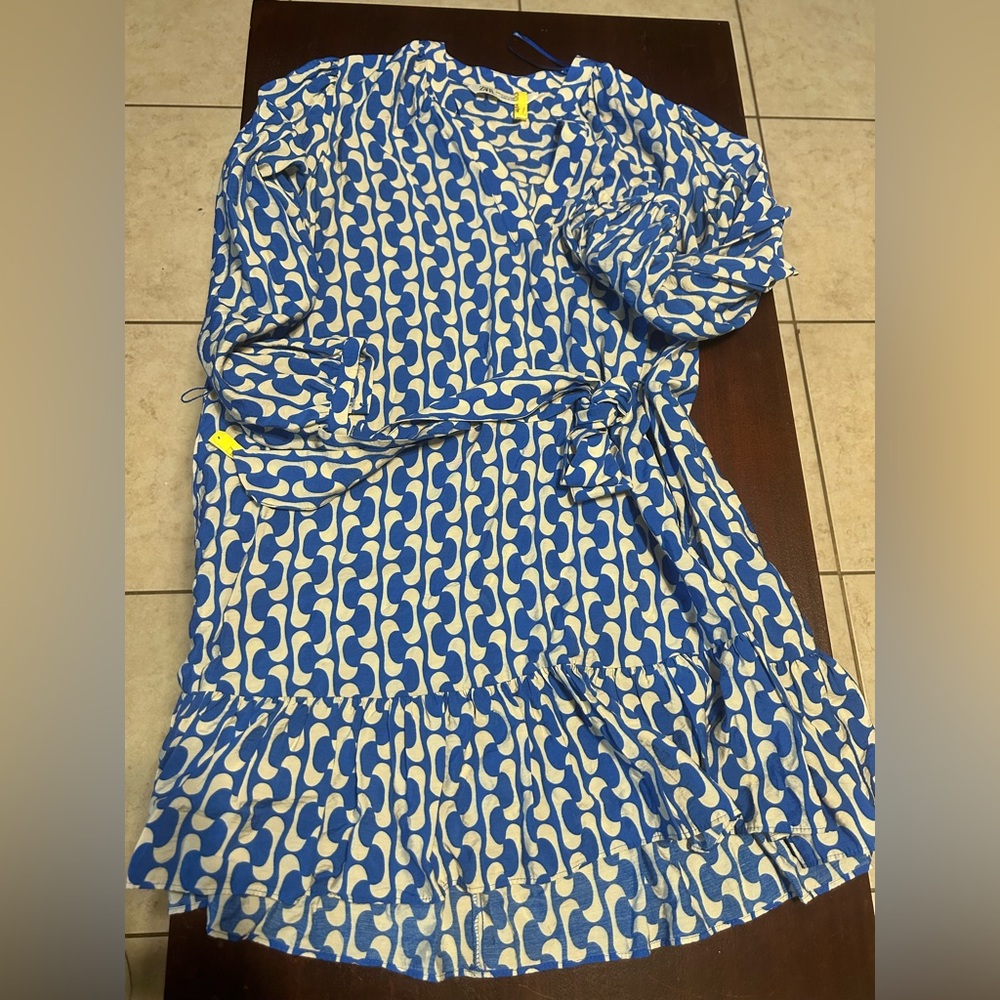 Zara Blue and Cream Wave Pattern Dress